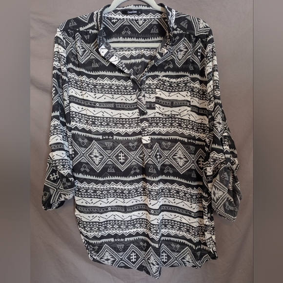 GeeGee size large sheer geometric tunic blouse in black/white - Picture 12 of 12